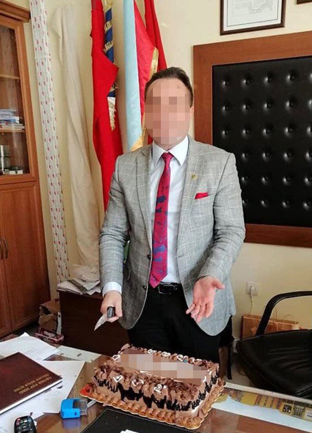 Genç Kız, Telefonunu Açık Bırakınca Müdürün Yaptığı Taciz Ortaya Çıktı