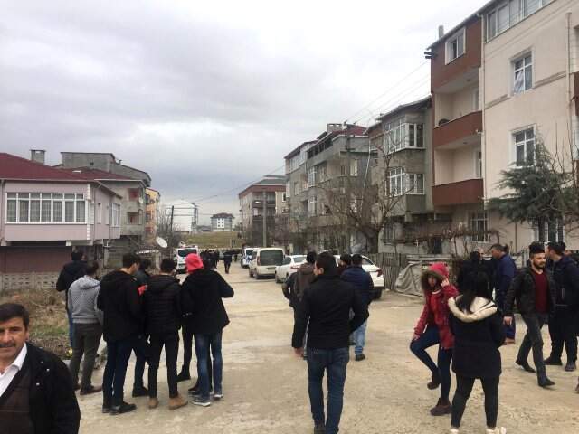 Kaçarak Evlenen Kızının Kocasından Şiddet Görmesini Sindiremeyen Baba, Dehşet Saçtı! Ölü ve Yaralılar Var Kaçarak Evlenen Kızının, Kocasından Şiddet Görmesini Sindiremeyen Baba, Dehşet Saçtı! Ölü ve Yaralılar Var