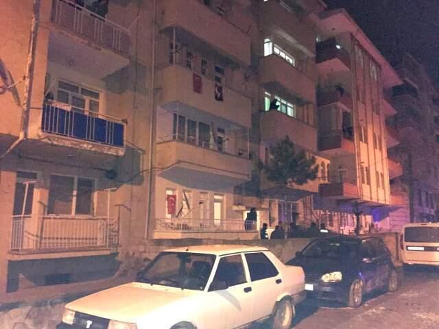 Kırşehir'de Afgan Uyruklu Kadın Evinde Boğazı Kesilmiş Halde Bulundu Kırşehir'de Afgan Uyruklu Kadın Evinde Boğazı Kesilmiş Halde Bulundu