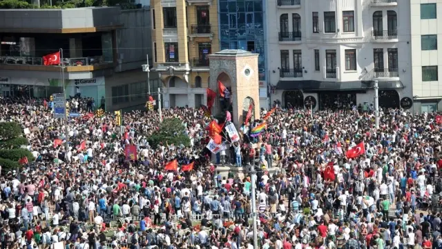 Protestoların Son 10 Yılı: Ekonomik Kriz Sonrası Kitlesel Eylemler Dünyayı Nasıl Etkiledi?