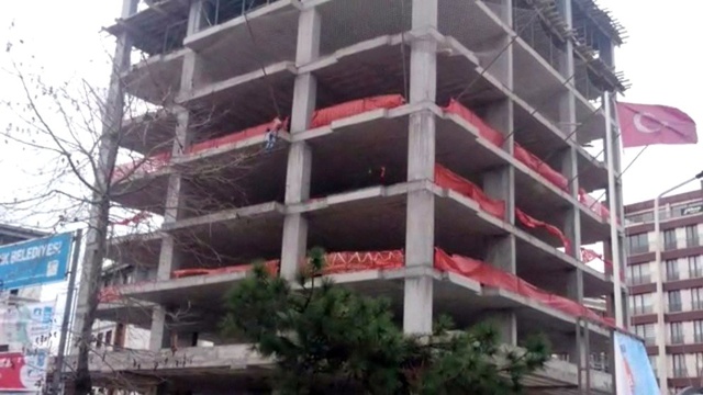 Suriyeli İnşaat İşçisinden Seyyar Satıcıyı Hayatta Tutan Hamle