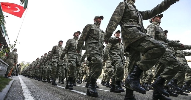Bakan Akar'dan Yeni Askerlik Sistemiyle İlgili Açıklama: Yakın Zamanda Belirleyeceğiz