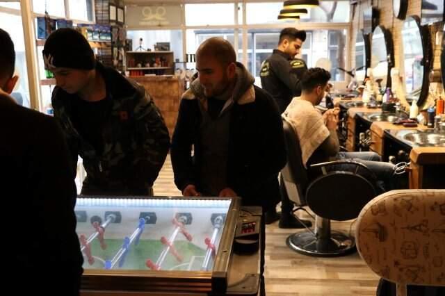 Bu Berberde Sıra Bekleyenler Sıkılmıyor! Müşteriler Ücretsiz Faydalanıyor