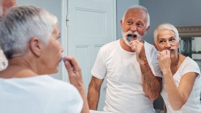 Diş Eti İltihabı Alzheimer'a Neden Oluyor Mu?