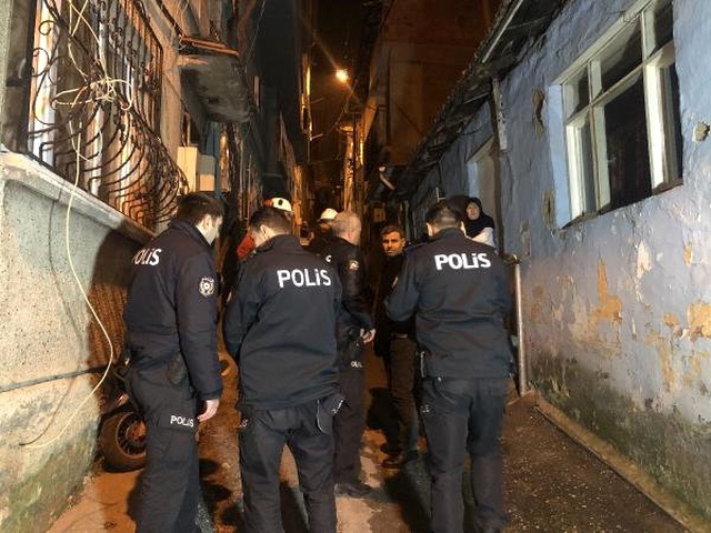 Ağzında Sigarayla 'Doğal Gaz' Saatini Parçaladı, Boruyu Kesti