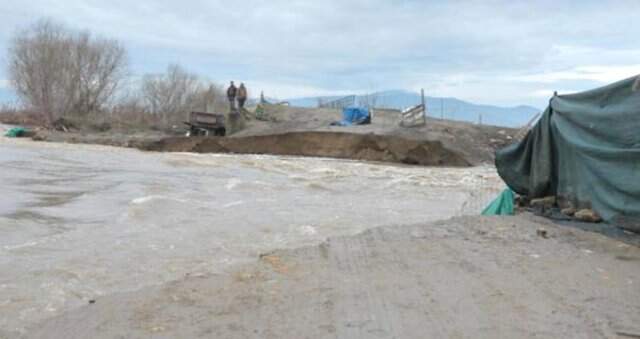 Büyük Menderes Nehri Taştı, 5 Bin Dekar Tarım Arazisi Arazi Su Altında Kaldı Büyük Menderes Nehri Taştı, 5 Bin Dekar Tarım Arazisi Su Altında Kaldı