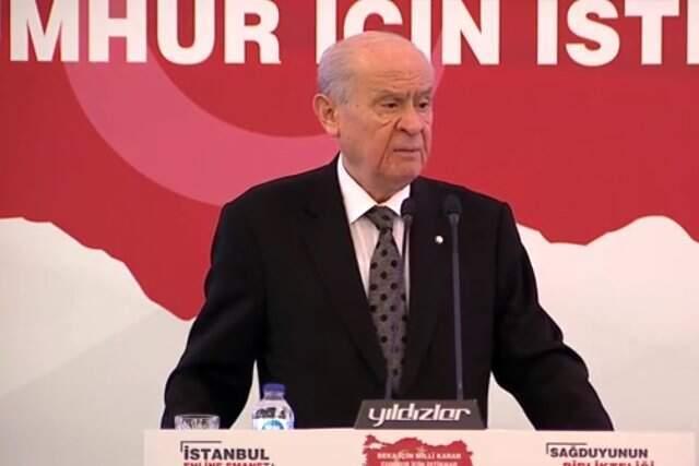 Devlet Bahçeli, Yılmaz Özdil'e Sert Tepki Gösterdi Devlet Bahçeli, Yılmaz Özdil'e Sert Tepki Gösterdi