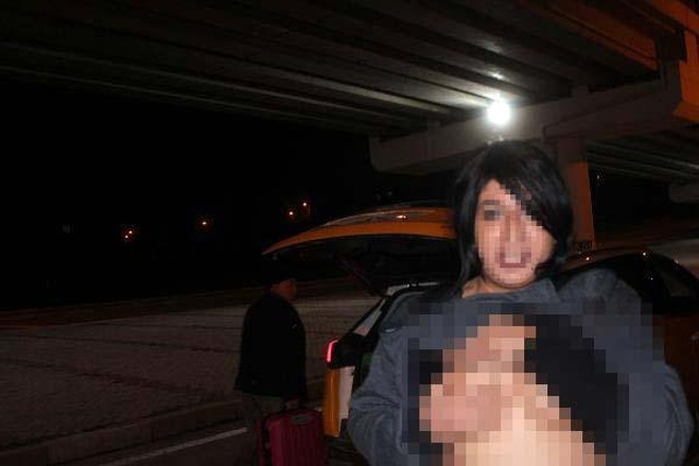 1 Kişiyi Bıçaklayan Trans Bireylerden Biri, Gazetecileri Görünce Soyunmaya Kalktı
