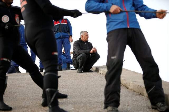 Acılı Baba, Kızı Buse'nin Sürüklenerek Kaybolduğu Derede Nöbet Tutuyor Kızı Hortumda Kaybolan Acılı Baba, Günlerdir Derede Nöbet Tutuyor