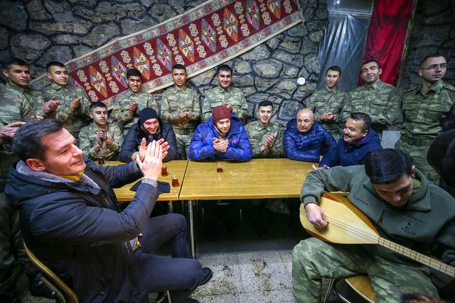 Söz Dizisinin Oyuncuları, Canlandırdıkları Kahramanlarla Irak Sınırında Buluştular