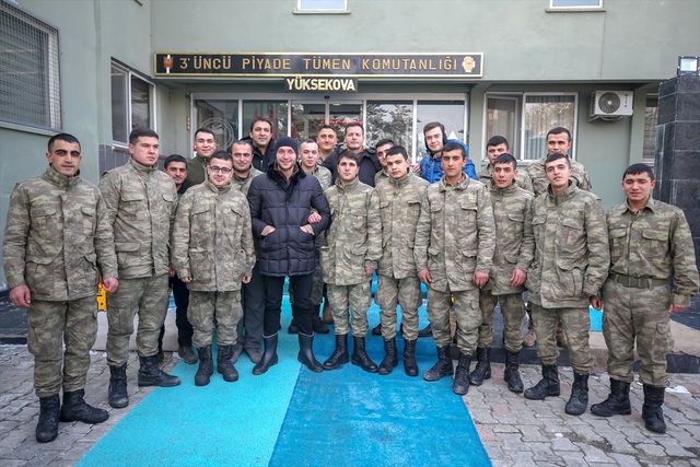 Söz Dizisinin Oyuncuları, Canlandırdıkları Kahramanlarla Irak Sınırında Buluştular