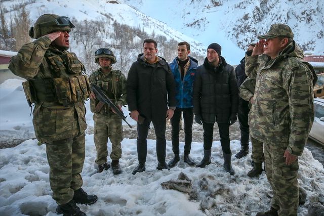 Söz Dizisinin Oyuncuları, Canlandırdıkları Kahramanlarla Irak Sınırında Buluştular