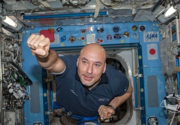 İtalyan Astronot, Gelecekte Uzay Yolcularının Evrilebileceğini Düşünüyor