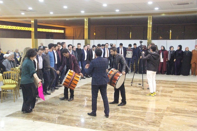 Şanlıurfalı Spiker Düğününü Yarıda Bırakıp Haberleri Sundu