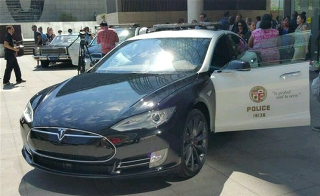 Tesla Model S, Çevre Dostu Bir Polis Arabasına Dönüştü