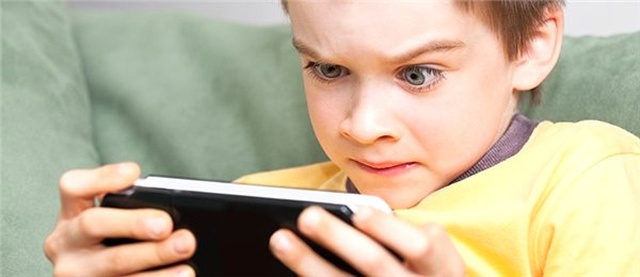 Akıllı Telefonlarla Çok Vakit Geçiren Küçük Çocukların Gelişimlerinin Olumsuz Etkilendiği Ortaya...