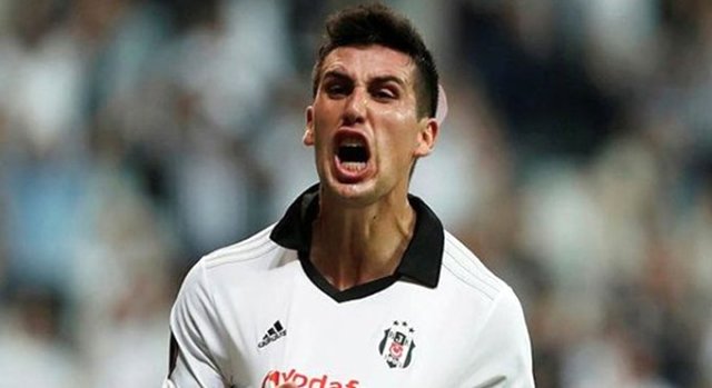 Levante, Beşiktaş'ta Forma Şansı Bulamayan Enzo Roco'ya Talip Oldu