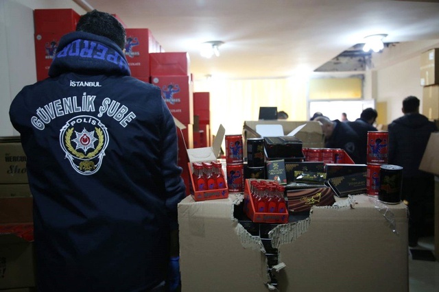 Polislerin Baskın Yaptığı Depodan 2,5 Milyon Lira Değerinde Cinsel Gücü Artırıcı Çikolata Çıktı