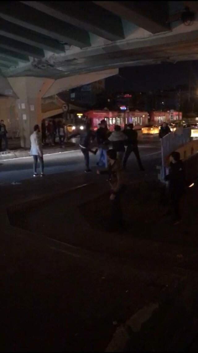 Fight Club'ı Aratmayan Kavgada Gençler Dövüştü, Vatandaşlar Tezahürat Yaptı! Kamera Kayıttaydı