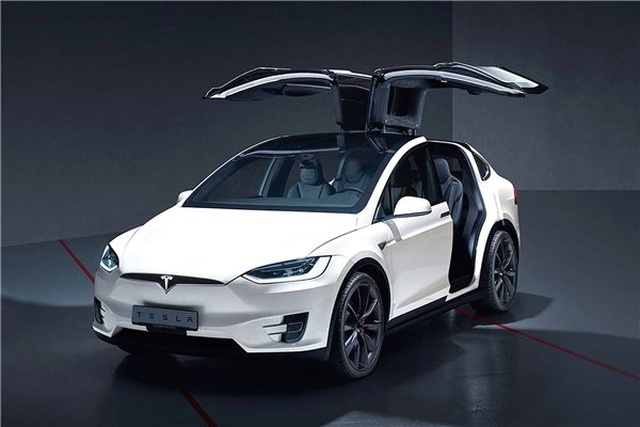 Tesla Otomobilini Otopilot Moduna Alıp Uyuyan Adama Yabancı Basının Tepkisi: Uyan Aptal Herif