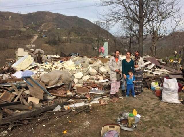 Torunlarını Doktora Götürdü, Döndüğünde Evini Yıkılmış Halde Buldu Torunlarını Doktora Götürdü, Döndüğünde Evini Yıkılmış Halde Buldu