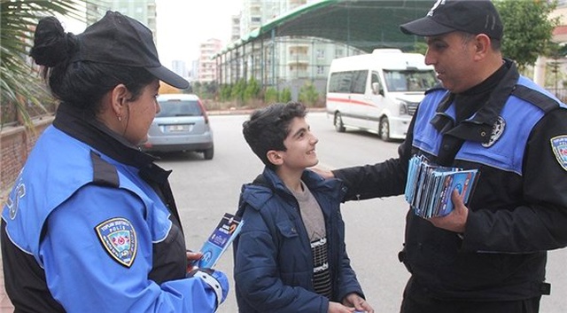 Adana'da, Gençlerin Hayatına Kast Eden Oyuna Yönelik 'Mavi Balina Timi' Kuruldu