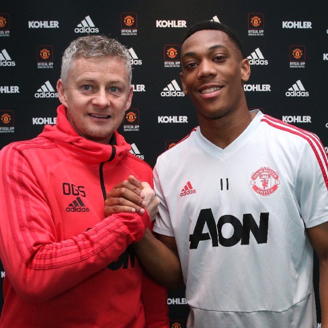 Manchester United, Martial ile Sözleşme Yeniledi