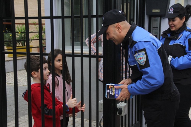 Gençleri İntihara Sürükleyen Mavi Balina Oyununa Karşı Tim Kuruldu! Polis Ev Ev Gezecek