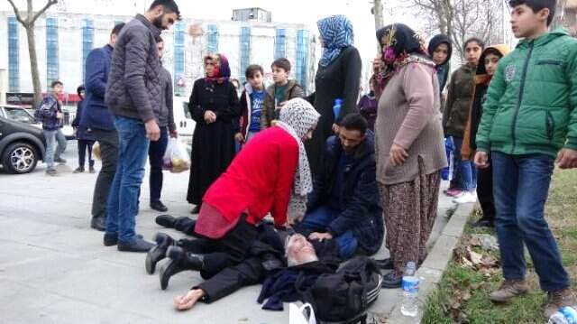 Yaşlı Adamı Hayata Döndüren Gizemli Kadın Otomobile Binip Hızla Uzaklaştı Yaşlı Adamı Hayata Döndüren Gizemli Kadın Otomobile Binip Hızla Uzaklaştı