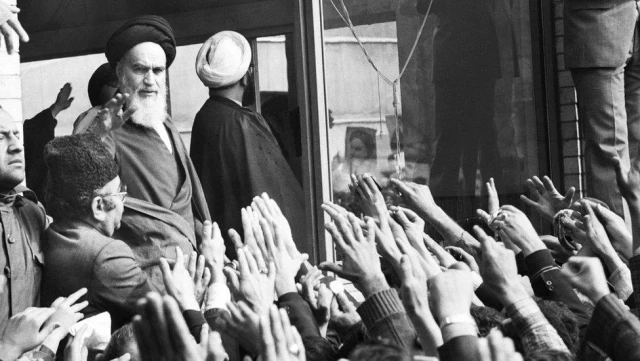 1 Şubat 1979: 40 Yıl Önce Humeyni'nin İran'a Dönüşüne Tanıklık Etmek