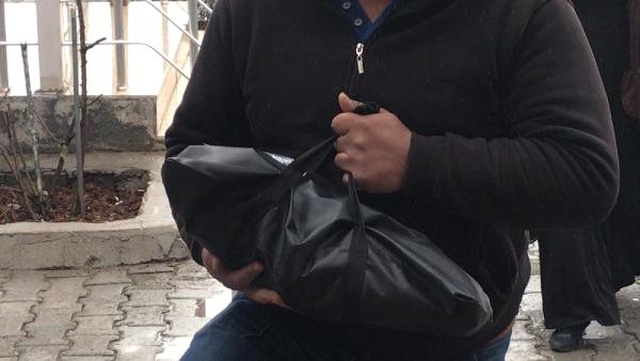 Acılı Baba, Bebeğinin Cenazesini Adli Tıp'a Kucağında Taşıdı