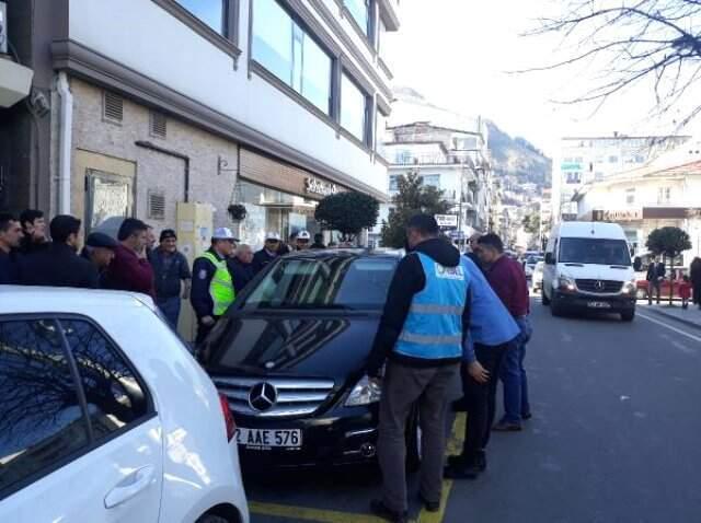 Dalgın Annenin Otomobilde Unuttuğu Bebek Yarım Saat Sonra Kurtarıldı