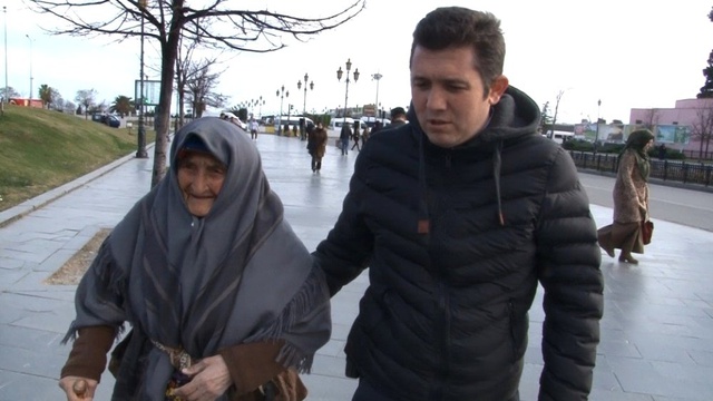 Emeklilik Söz Konusu Değil! 102 Yaşındaki Kadının 80 Yıldır Dilencilik Yaptığı Ortaya Çıktı