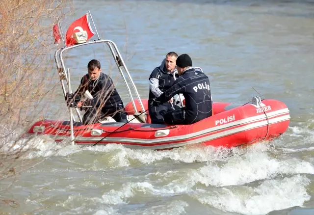 Çanakkale'de 4 Genç, Su Seviyesi Yükselen Derede Kayboldu