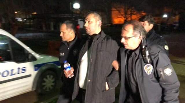 Esnaf ile Mahalleli Birbirine Girdi, Polis Ekipleri Bir Kişiyi Linç Etmeye Çalışan Mahalleliyi Zor Sakinleştirdi Esnaf ile Mahalleli Birbirine Girdi, Polis Ekipleri Bir Kişiyi Linç Etmeye Çalışan Mahalleliyi Zor Sakinleştirdi