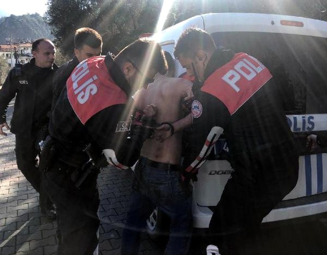 Gözü Dönen Sapık, Evine Girdiği Kadına Bıçak Zoruyla Tecavüz Etmek İstedi