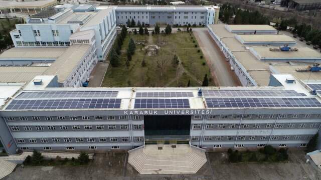 Karabük Üniversitesi Kendi Elektriğini Güneş Panelleri ile Üretiyor Karabük Üniversitesi Kendi Elektriğini Güneş Panelleri ile Üretiyor