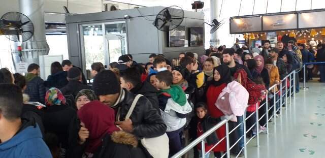 Teleferik Fiyatları Yarı Yarıya Ucuzladı, Yüzlerce Metre Kuyruk Oluştu Teleferik Fiyatları Yarı Yarıya Ucuzladı, Yüzlerce Metre Kuyruk Oluştu