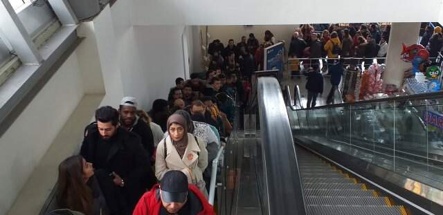Teleferik Fiyatları Yarı Yarıya Ucuzladı, Yüzlerce Metre Kuyruk Oluştu Teleferik Fiyatları Yarı Yarıya Ucuzladı, Yüzlerce Metre Kuyruk Oluştu