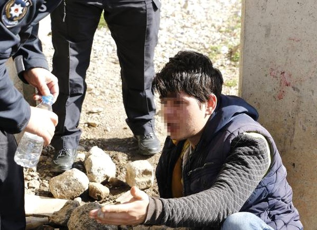 Uyuşturucudan Bayılan Gençten Polise İlginç Tepki: Polis misin, Hamamcı mısın