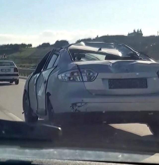 Vurdumduymaz Sürücü, Kaza Yaptığı Otomobiliyle Trafiğe Çıktı Vurdumduymaz Sürücü, Kaza Yaptığı Otomobiliyle Trafiğe Çıktı