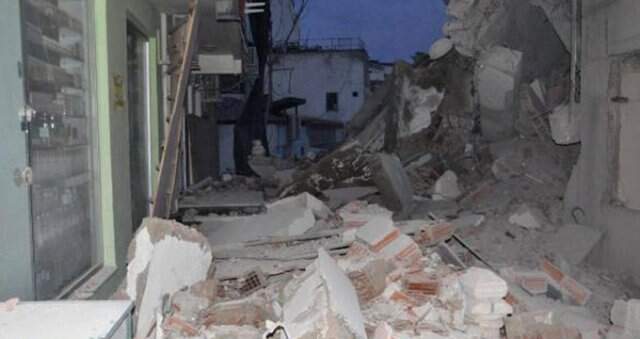 Yıkım Çalışması Yapılan Bina Çöktü, Ortalık Savaş Alanına Döndü Yıkım Çalışması Yapılan Üniversite Binası Çöktü, Ortalık Savaş Alanına Döndü