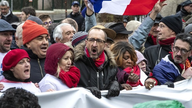 Fransa Cumhurbaşkanı Macron Referanduma Gidiyor!