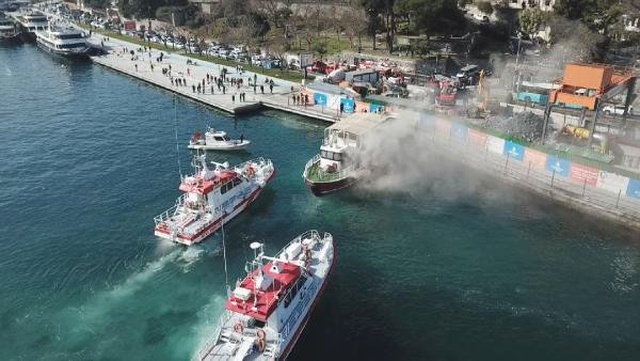 İki Katlı Tur Teknesinde Yangın Çıktı