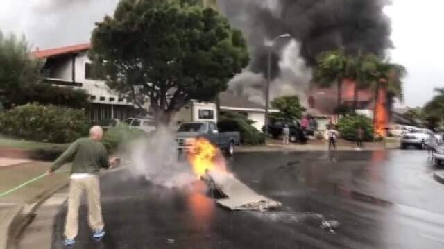 ABD'de, İki Evin Üzerine Uçak Düştü: 5 Ölü, 2 Yaralı