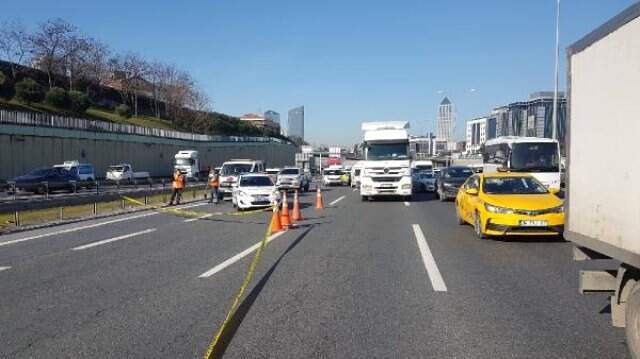 TEM'de Feci Kaza! Otomobil ile Motosiklet Çarpıştı: 1 Kişi Öldü