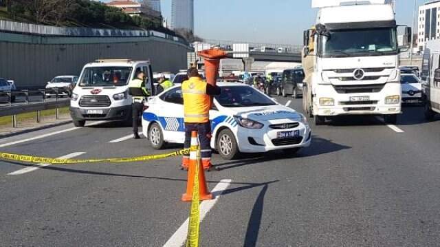 TEM'de Feci Kaza! Otomobil ile Motosiklet Çarpıştı: 1 Kişi Öldü