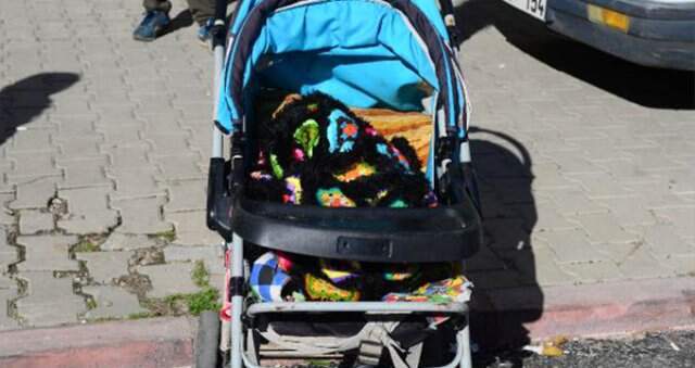 3 Yaşındaki Kız Çocuğu Minibüste Annesinin Kucağında Öldü 3 Yaşındaki Kız Çocuğu, Minibüste Annesinin Kucağında Hayatını Kaybetti