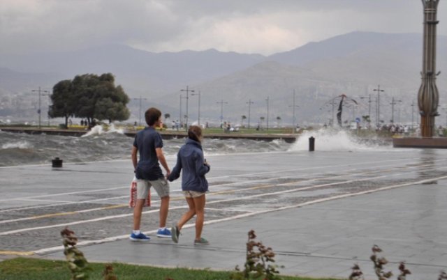 Antalya'da Fırtına Beklentisi Nedeniyle Okullar Tatil Edildi