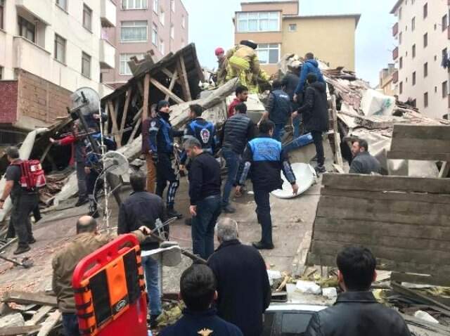 Kartal'da Çöken 8 Katlı Binaya Gelen Kurtarma Ekipleri 'Sesimi Duyan Var mı?' Anonsu Yaptı Kartal'da Çöken 8 Katlı Binaya Gelen Kurtarma Ekipleri